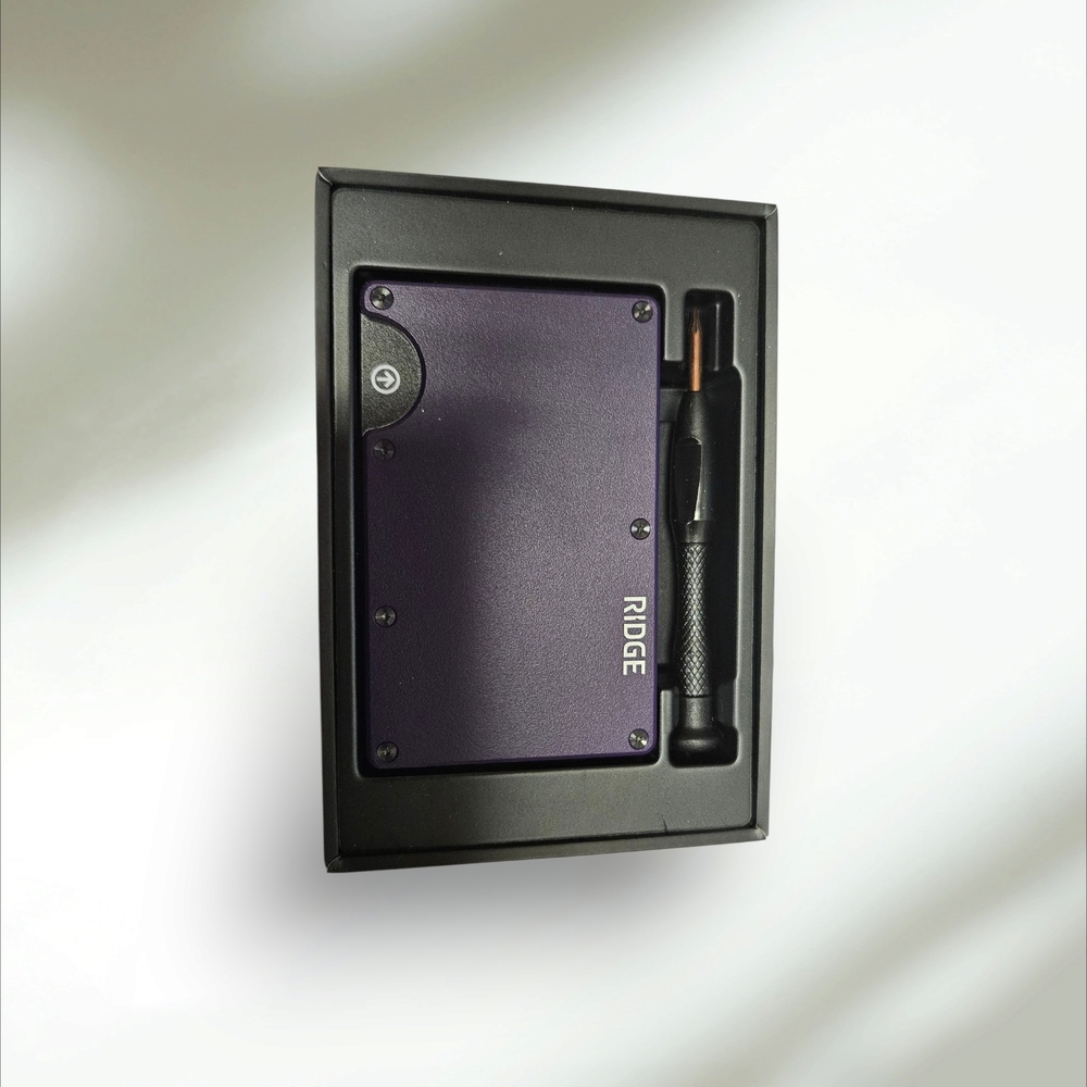 Ridge Black Slim RFID Blocking Wallet - Picture 2 of 4